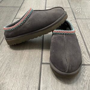 Women’s Ugg Tasmans Size 7